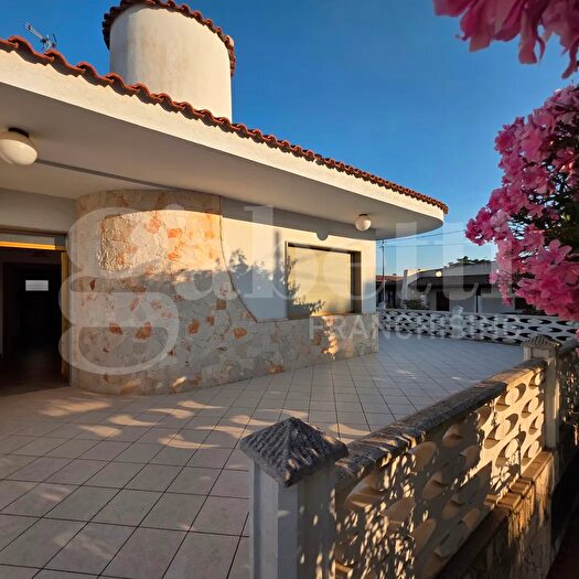 Casa con 5 locali in vendita in Via Formia, Racale