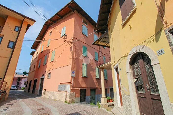 Casa con 9 locali in vendita in Via Roma, Agnosine
