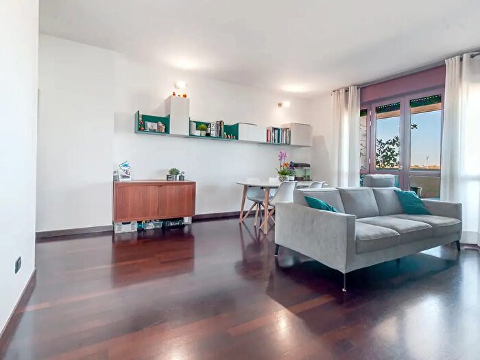 Appartamento trilocale in vendita in Achille Papa, Milano