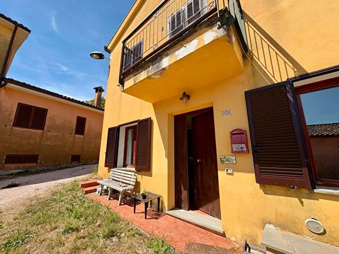 Casa con 7 locali in vendita in Frazione Cupo, Fabriano