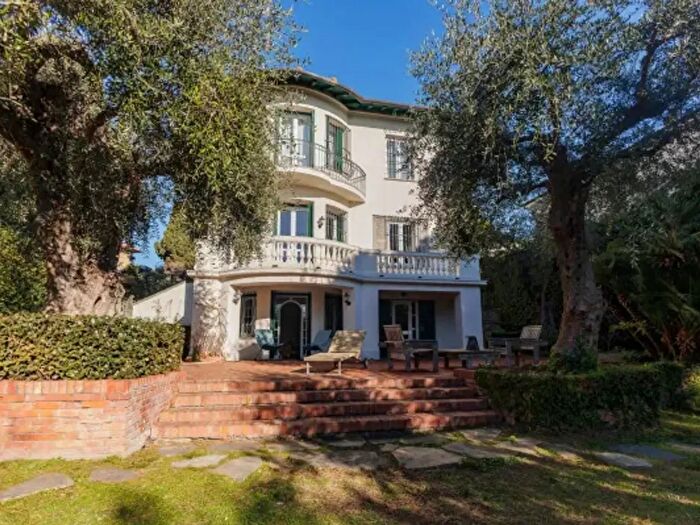 Casa con 6 locali in vendita in Via Romana, Bordighera