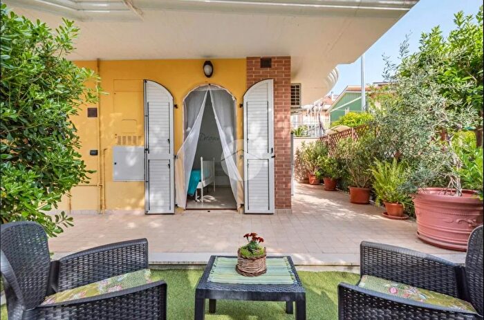 Casa con 7 locali in vendita in Via Romagna, Grottammare