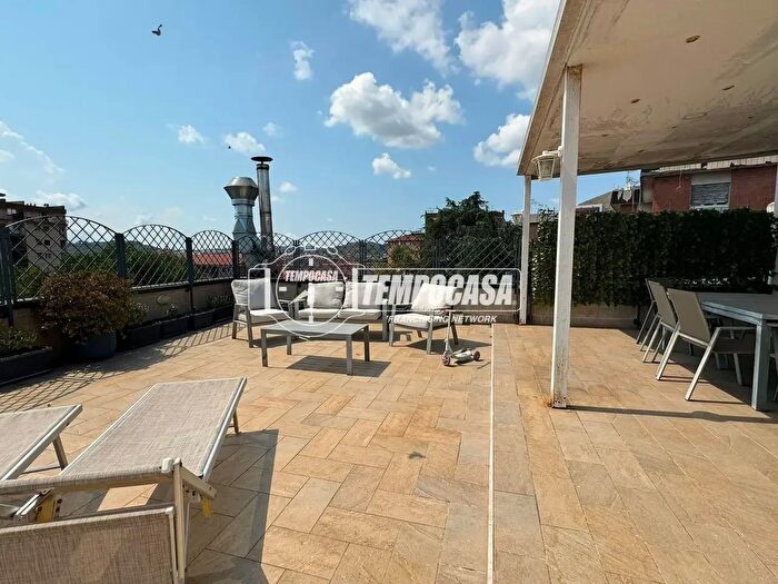 Appartamento trilocale in vendita in Via Giustiniano, Napoli