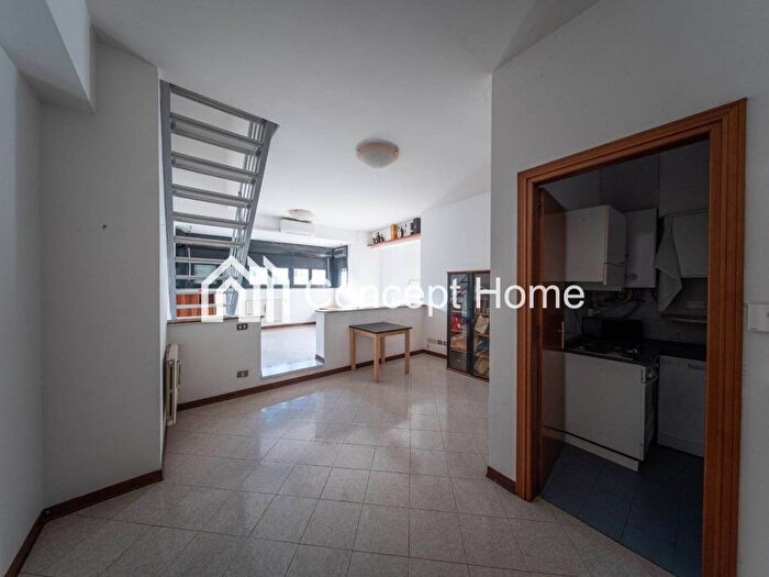 Appartamento trilocale in affitto in Via Paolo Barison, Tintoretto, Roma