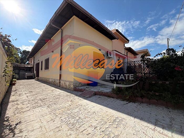 Casa con 5 locali in vendita in Via Aidone, Siracusa