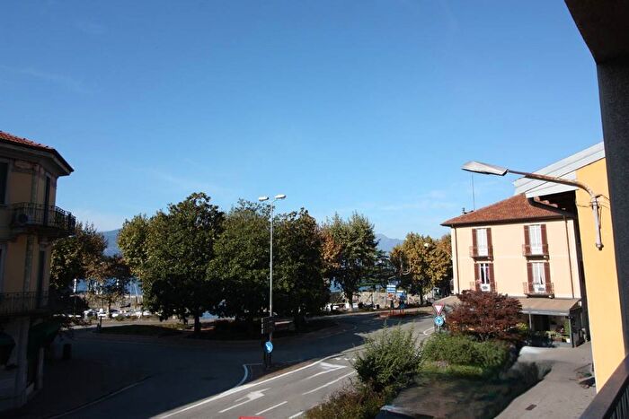 Appartamento quadrilocale in affitto in Via Labiena, Laveno, LavenoMombello