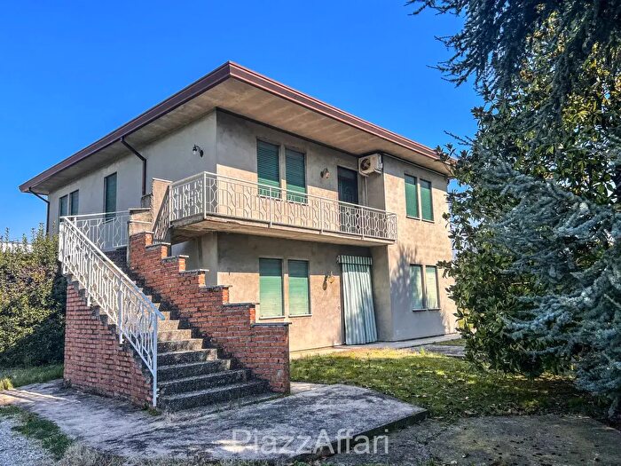 Appartamento quadrilocale in vendita in Via Roma, Brugine