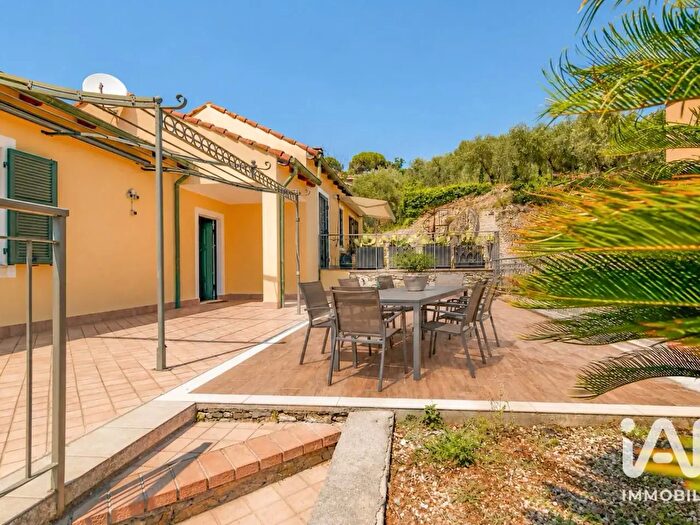 Casa trilocale in vendita in Via della Pineta, Finale Ligure