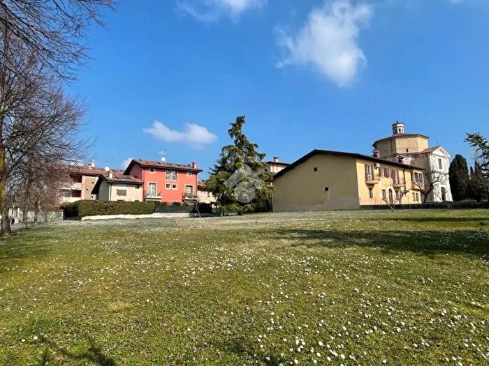 Appartamento trilocale in vendita in Via Osvaldo Ughi, Lonato