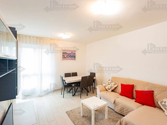 Appartamento trilocale in affitto in Via Crescenzago, Quartiere Feltre, Milano