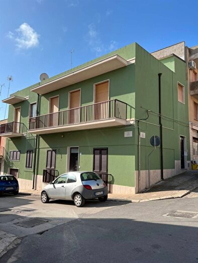 Casa con 9 locali in vendita in Via Anita Angolo Via Principe Umberto, Pachino