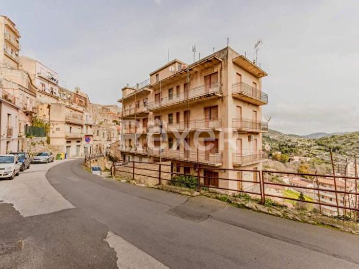 Appartamento quadrilocale in vendita in Via Fontana, Modica