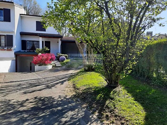 Casa quadrilocale in vendita in Via dei Platani Carimate, Carimate