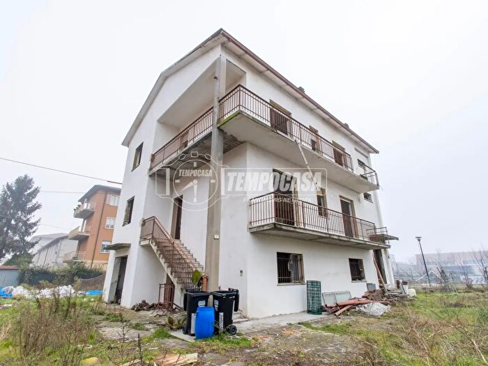 Casa con 6 locali in vendita in Via Ludovico Ariosto, SantIlario DEnza