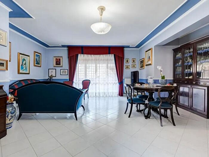 Appartamento quadrilocale in vendita in Via Monte Cervialto, Roma