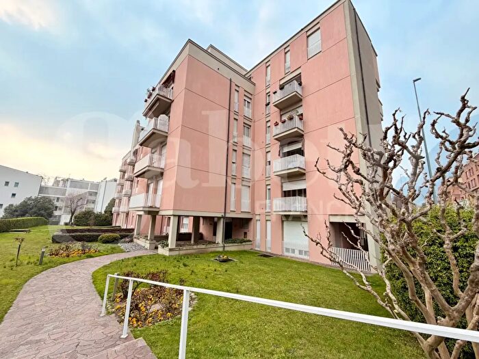 Appartamento quadrilocale in vendita in Via XI Febbraio, Lecco