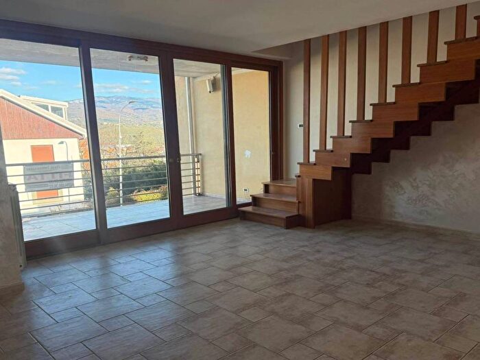 Appartamento con 6 locali in affitto in via Gerolamo de Rada, Acquedotto, Cosenza