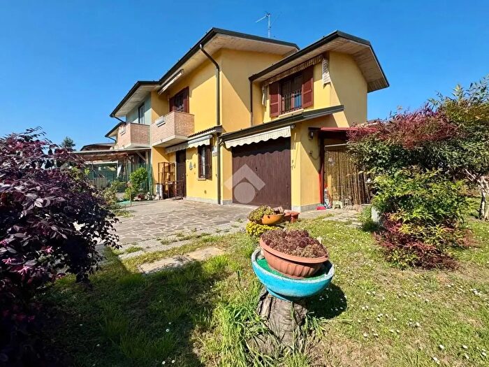 Casa quadrilocale in vendita in Via Don Dominoni, Pieranica