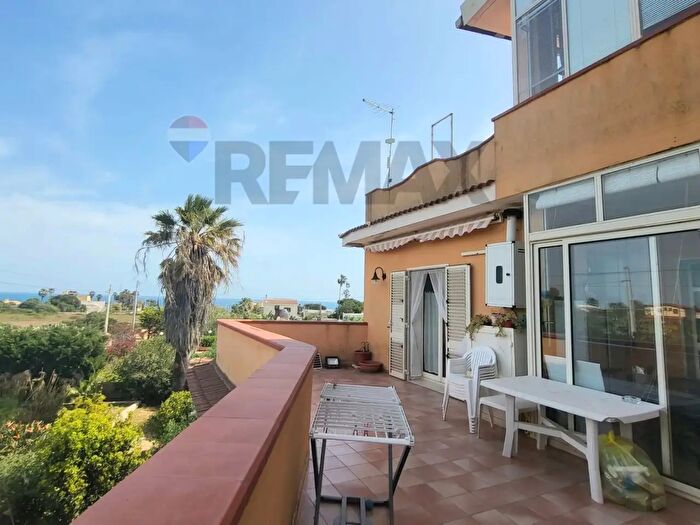 Appartamento con 6 locali in vendita in Via del Piombo Snc, Siracusa