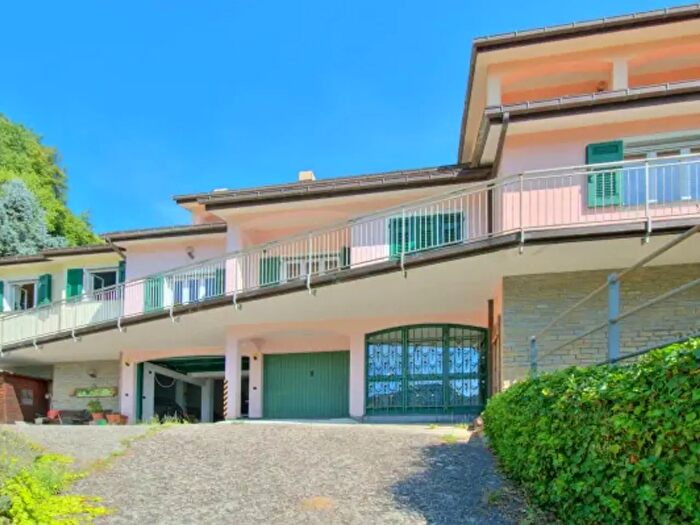 Casa con 6 locali in vendita in Via Piazze, Tribogna