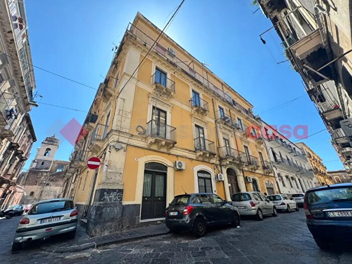 Appartamento quadrilocale in affitto in Via Santissima Trinità, Catania