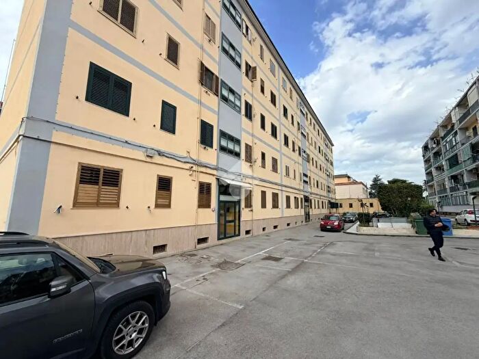 Appartamento trilocale in vendita in Via Giuseppe Cosenza, Castellammare Di Stabia