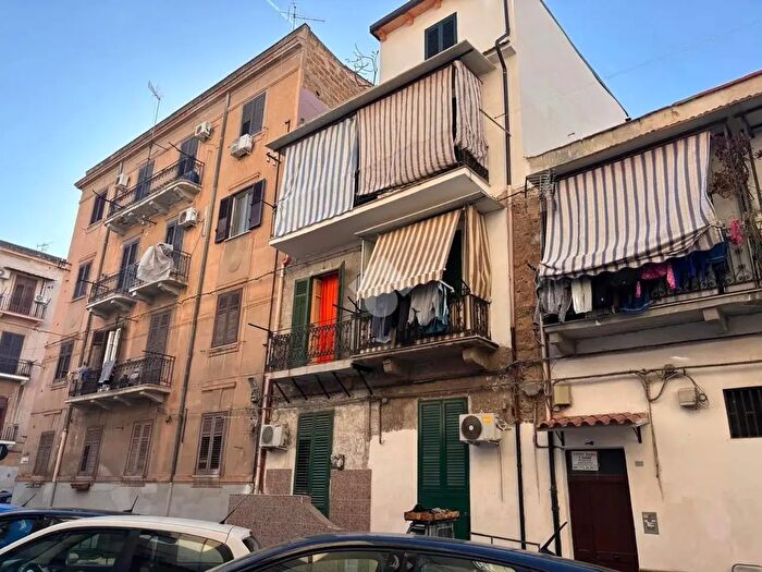 Appartamento trilocale in vendita in Via Monfenera, Palermo