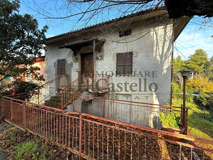 Casa con 5 locali in vendita in Via Partigiani, Castiglione Del Lago