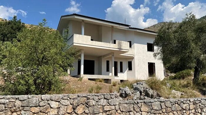 Casa con 5 locali in vendita in Querce Fondi Querce, Fondi