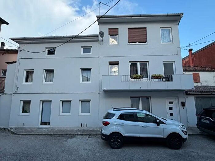 Casa con 8 locali in vendita in Via Breganze, Torrebelvicino