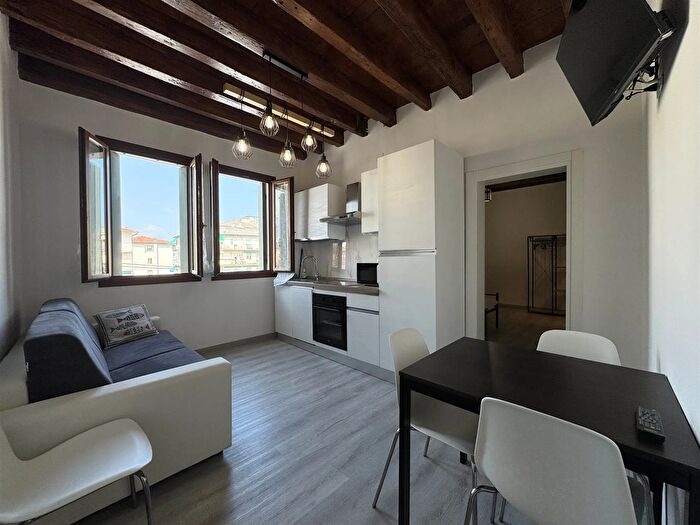 Appartamento con 5 locali in affitto in Viale Padova Chioggia Ve, Chioggia