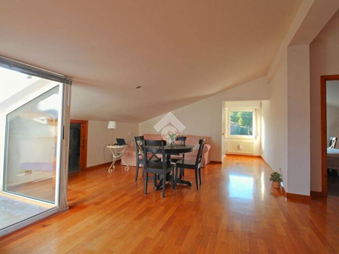 Appartamento trilocale in affitto in Via degli Alpini, Centro, Recanati