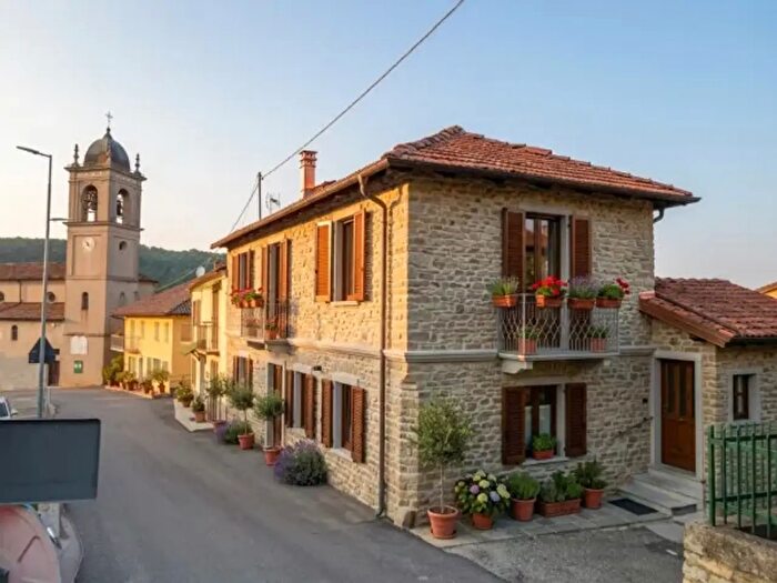 Casa con 6 locali in vendita in Bosia