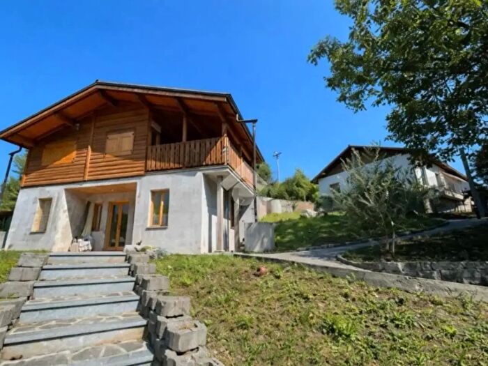 Casa trilocale in vendita in Via Abbiba, Brusimpiano