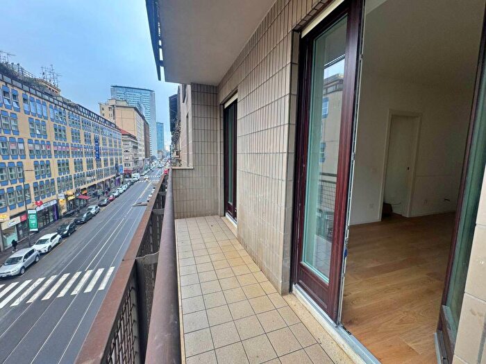 Appartamento trilocale in affitto in Via Mauro Macchi, Centrale, Milano