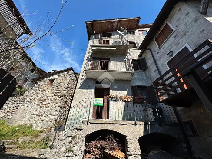 Appartamento con 6 locali in vendita in Via dei Monti, Ardenno