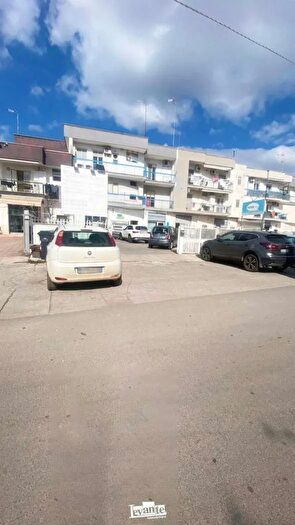 Appartamento con 5 locali in vendita in Viale dei Lilium, Terlizzi