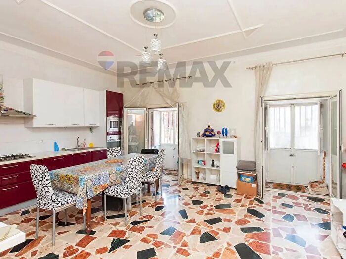 Appartamento trilocale in vendita in Via Palermo, Catania