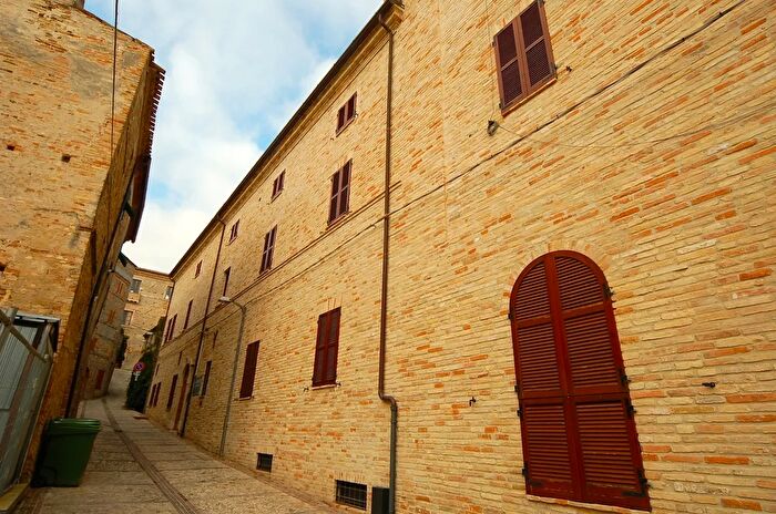 Appartamento trilocale in vendita in Via Castello, Cupra Marittima