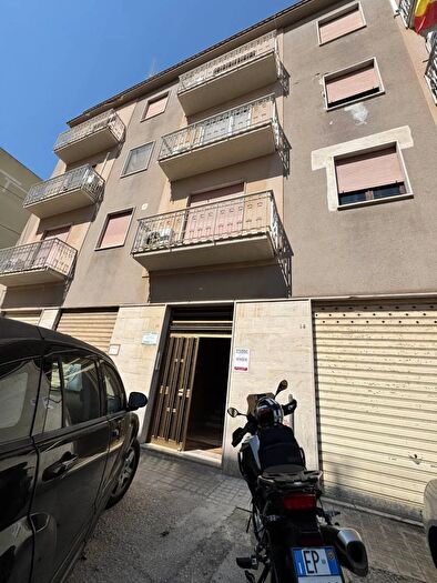 Appartamento con 6 locali in vendita in Via Mascagni, Trapani