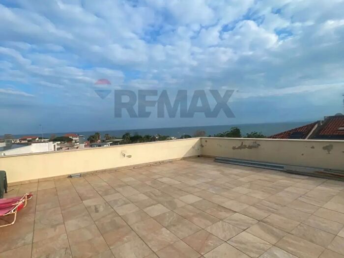 Appartamento trilocale in affitto in Via Domenico Tempio, Aci Castello