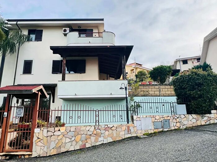 Casa con 5 locali in vendita in Contrada Mazzotta Snc, Pizzo