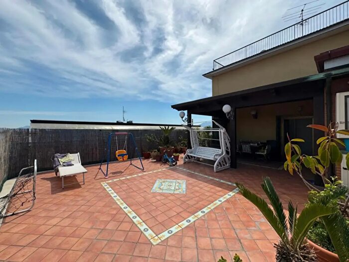 Appartamento con 5 locali in vendita in Via Kennedy, Grumo Nevano
