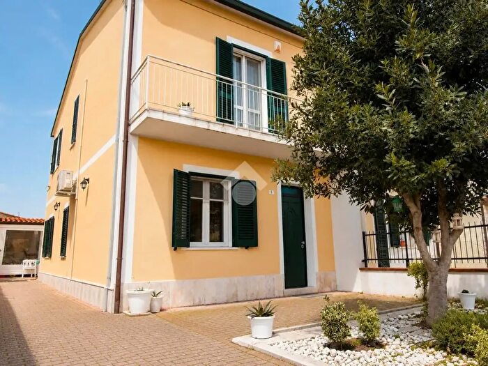 Casa con 5 locali in vendita in Via Verbano, Ravenna
