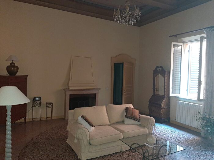 Appartamento trilocale in vendita in Largo Porta SantAgostino, Modena