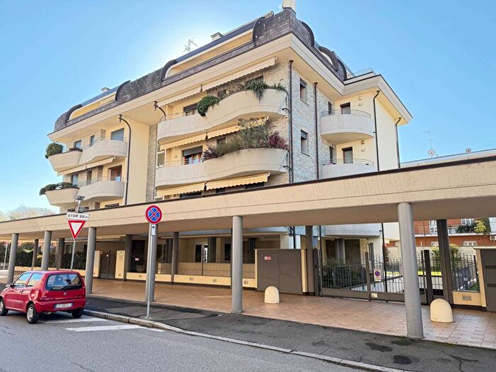 Appartamento trilocale in affitto in Via Luigi Galvani, Ospedale, Busto Arsizio