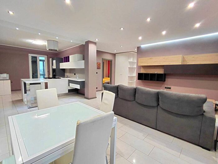 Appartamento trilocale in affitto in Corso Novara, Aurora, Torino