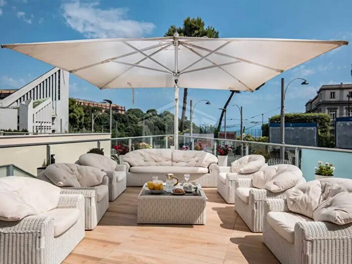 Appartamento trilocale in vendita in Viale Colli Aminei, Napoli