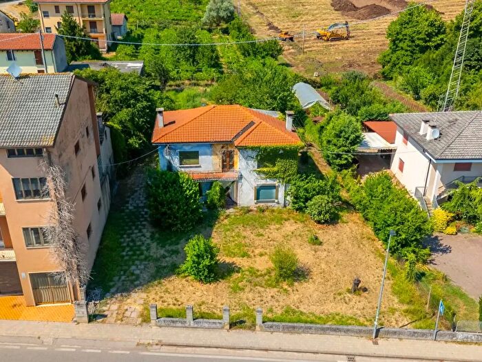 Casa con 6 locali in vendita in Via Roma, Ronca