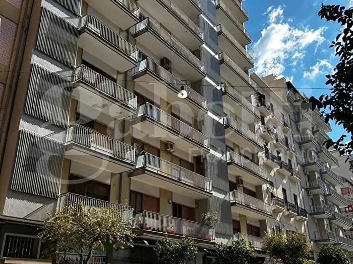 Appartamento con 6 locali in vendita in Via Principe Amedeo, Taranto